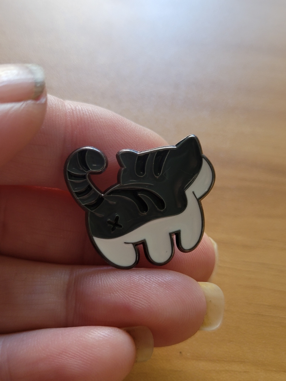 🍁NEW🍁 Black & White Cat Enamel Pin - Cute Cat Paw Design